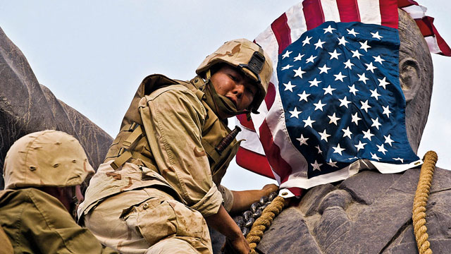 US  Marines arrive to help Iraqi civilians destroy a statue of Saddam Hussein